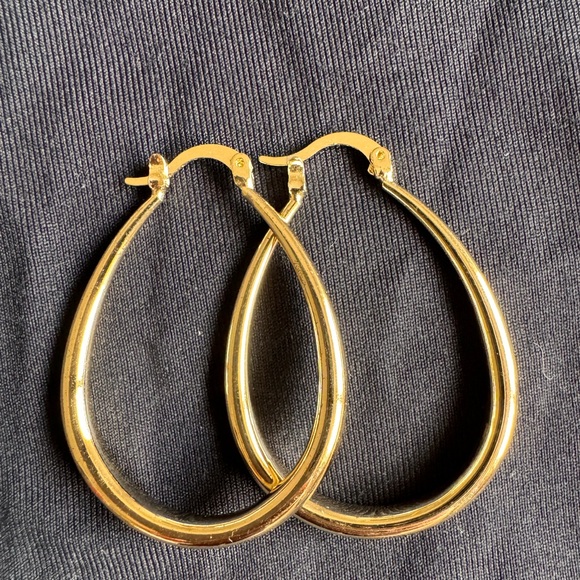 Cali Tiger 18k gold plated teardrop hoops 4cm long - Picture 2 of 2